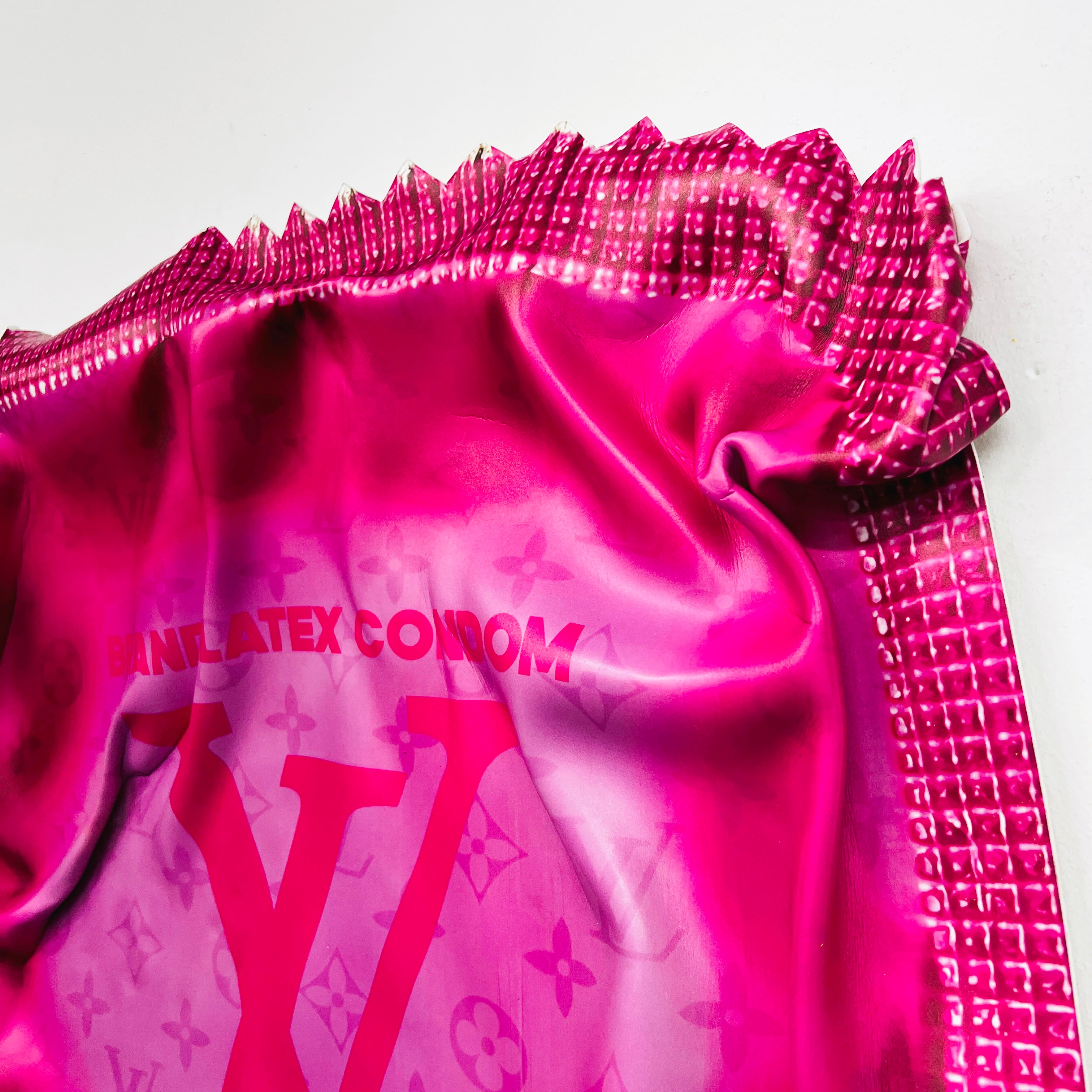 Tableau froissé - Condom Louis Vuitton - Oeuvre D'Art